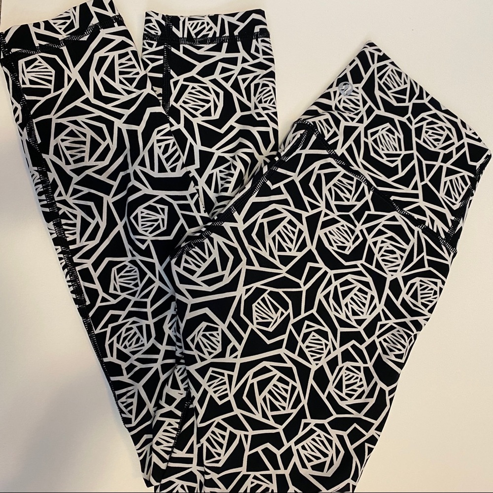 Lululemon Posey Rose Black White High Times